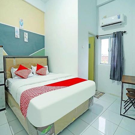 Oyo 91559 Kost Bangau Syariah Hotel Perabumulih Exterior foto